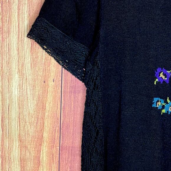 Free People Crocheted Needlepoint graphic Top - Picture 5 of 9